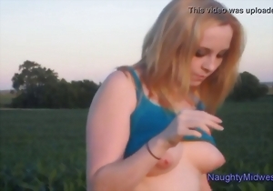 Cute blonde lady sucks a good short dick on the casting